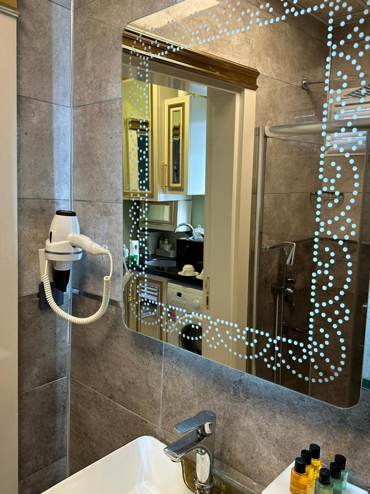 Whitemoon Hotel Suites Taksim Provincia di Provincia di Istanbul Esterno foto